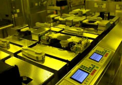 NetTRACK software controls AIO DUNA 700 track to run multi-parallel developer processes